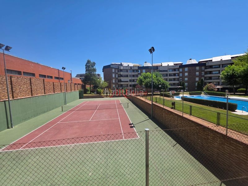 Foto 81be52a4-d867-4808-85d1-21267ba3d9d3. Pis amb calefacció aparcament piscina a Golf-El Carralero Majadahonda