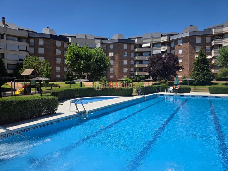 Foto 842b02c9-71ee-461c-a379-505e7174ff5e. Pis amb calefacció aparcament piscina a Golf-El Carralero Majadahonda
