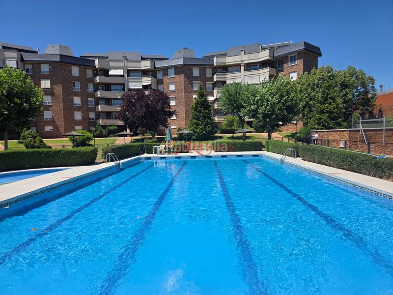Foto 9330ff3f-aba8-4b1a-839e-fac175bcd92e. Pis amb calefacció aparcament piscina a Golf-El Carralero Majadahonda