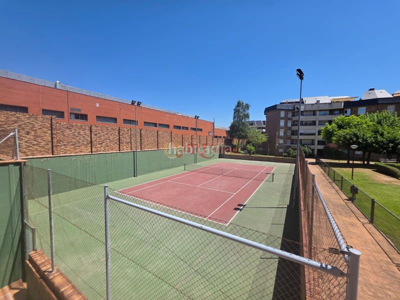 Foto f5b167a6-d98b-416d-bf67-20da72554bd0. Pis amb calefacció aparcament piscina a Golf-El Carralero Majadahonda