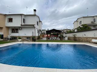 Haus  Rio duero. Casa o chalet pareado en venta en calle rio duero, villamanta, m