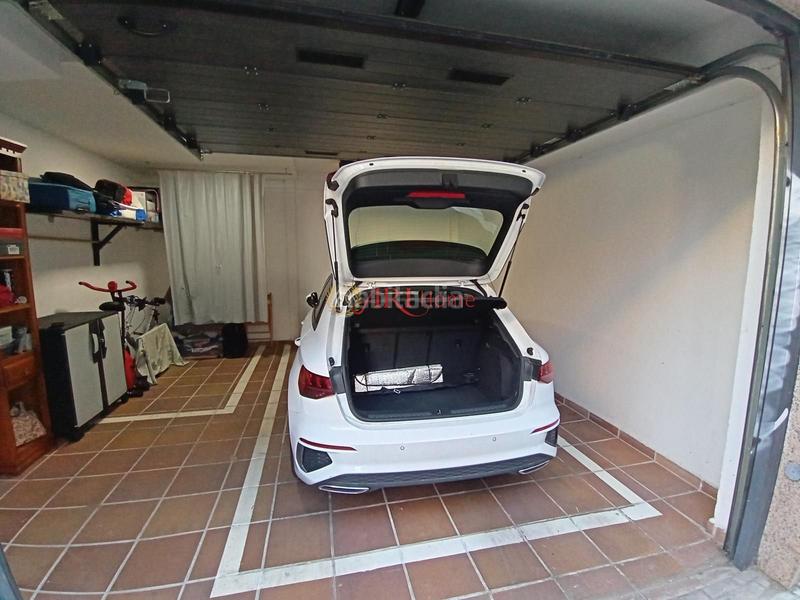 Foto 724b8945-2aa4-4cd0-9d2f-7572279e711e. Parking coche garaje doble en calle antonio vicent en Madrid
