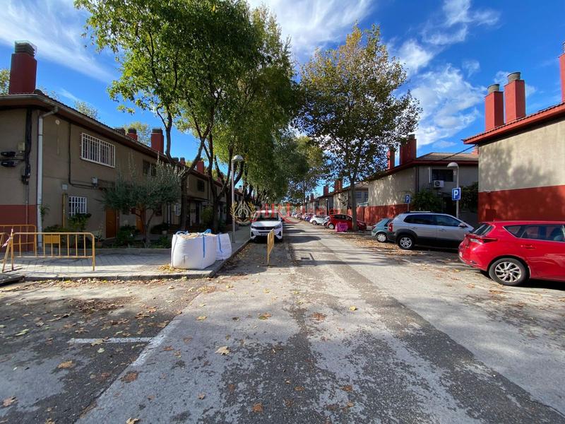 Foto 586116bd-1182-4384-a848-04920d4f6e58. Maison jumelée avec chauffage dans Orcasitas Madrid