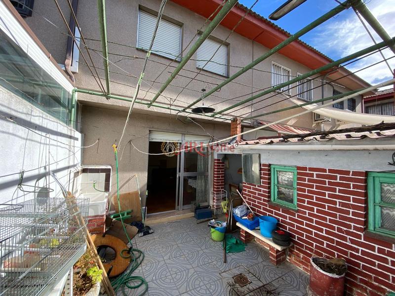 Foto cf47bf68-bacf-40a8-9811-c7ab2131e1ad. Maison jumelée avec chauffage dans Orcasitas Madrid