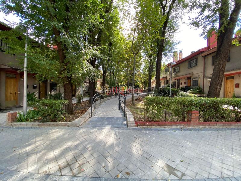 Foto e0a7b2af-f90e-4f42-ab28-28c43e58c2f1. Maison jumelée avec chauffage dans Orcasitas Madrid