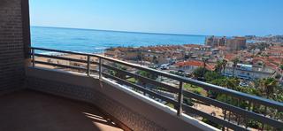 Apartament  Calle alta. Vivienda en primera línea de playa en la mata con parking privad