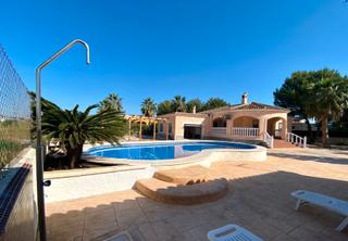 Chalet à Carretera san fulgencio 32. Encantadora villa independiente de 3 dormitorios en dolores, ali