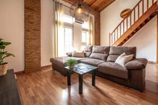 Miete Appartement in Carrer de granada 3. Modern 2-bedroom ático dúplex in monteolivet