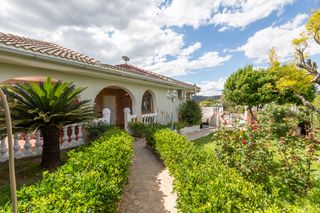 Location Chalet à N/a. Spacious villa with guest house, pool & wellness area in montroy