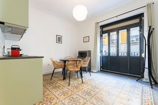 Rent Studio  Carrer de dénia 54. Studio in calle denia 54 door 1