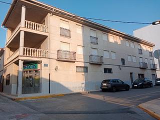 Casa a Alfarrasí. Edificio mixto