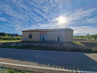 Haus  Calle diseminados 1. Venta caseron en letur