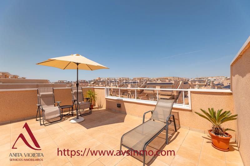 Foto 6a8db67d-7170-41e9-b472-e2a1ad3e8317. Alquiler casa en calle manzanilla 1 bungalow alto en punta prima en Torrevieja