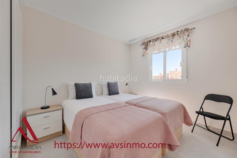 Foto 942195a9-d80b-46e0-94e7-69315c9187ed. Alquiler casa en calle manzanilla 1 bungalow alto en punta prima en Torrevieja