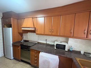 Etagenwohnung in Zona Nord. Amplia vivienda en zona norte!