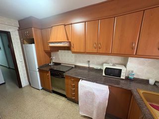 Appartement à Zona Nord. Amplia vivienda en zona norte!