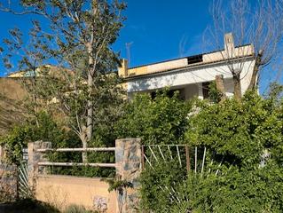 Casa adossada en Calle de los rosales 44. Gran oportunidad!!!