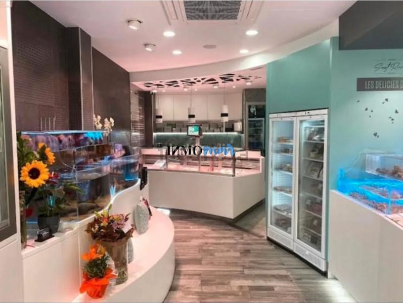 Foto b01d890d-ece3-4d69-8273-c14a859f43a5. Local comercial en carrer del cardenal reig 24 ¡gran oportunidad para emprendedores! en Barcelona