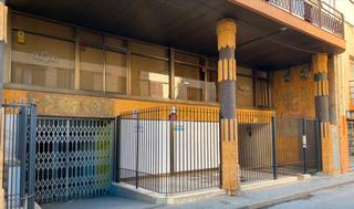Location Local commercial  Carrer de sant pere. Fantástico local en el centro de calella
