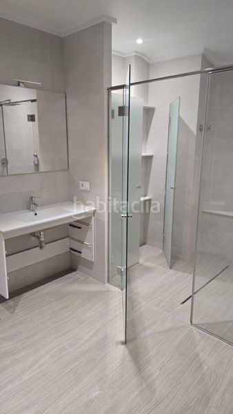 Foto c9683ef2-cab8-4e55-808a-20bc52534fb9. Casa amb aparcament a Albal