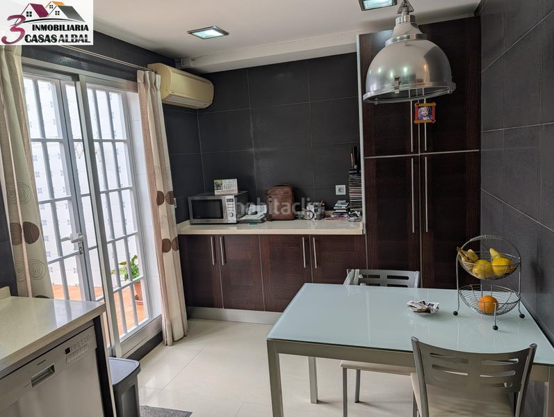 Foto 764334d3-85c1-4812-9460-35cc0b3cdbfe. Casa adossada amb aparcament a Albal