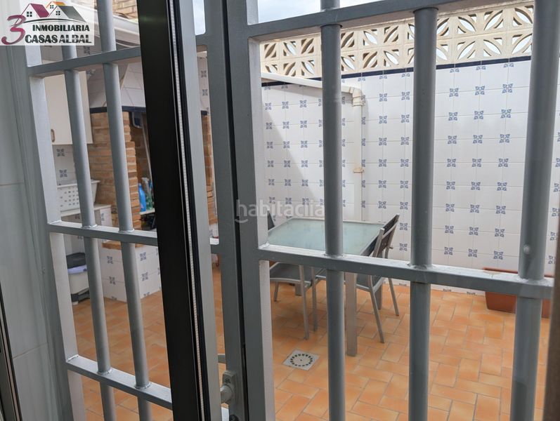 Foto a083ba03-ea4f-47c3-aff5-63c220497712. Casa adossada amb aparcament a Albal