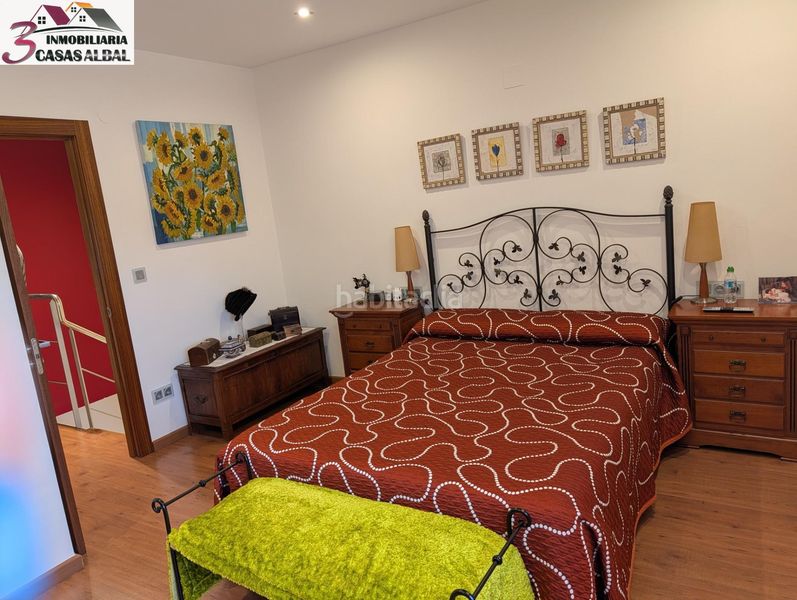 Foto a1c6a7ad-41b6-47e0-978a-47e981388584. Casa adossada amb aparcament a Albal