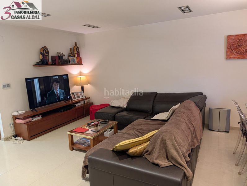 Foto a4139159-12db-458d-a373-df8fd1f8e627. Casa adossada amb aparcament a Albal