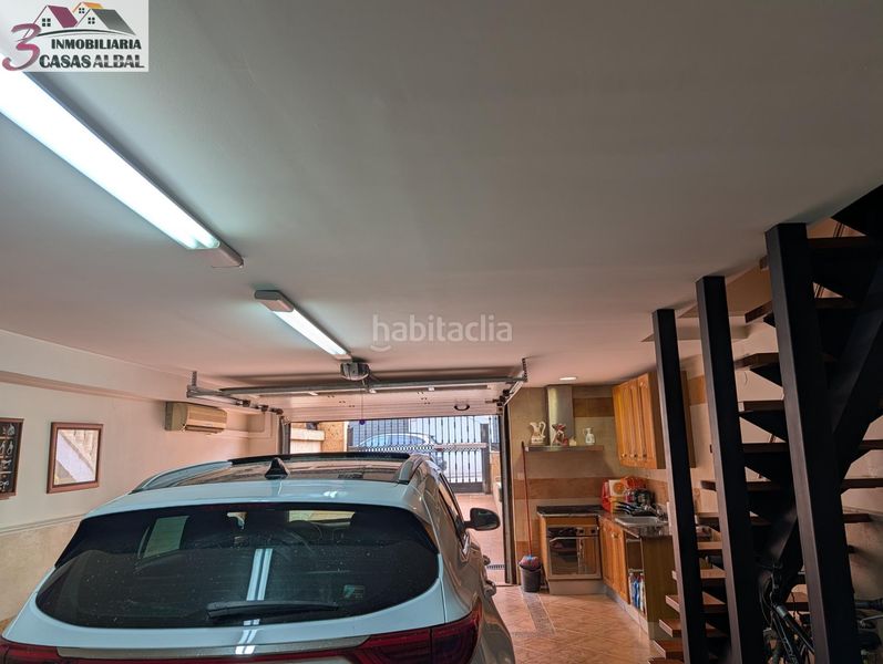 Foto f064f1df-bb5c-456f-9150-3ddd26390782. Casa adossada amb aparcament a Albal