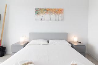 Lloguer Pis  Carrer de la flor del taronger. Apartamento con terraza y vistas al mar.