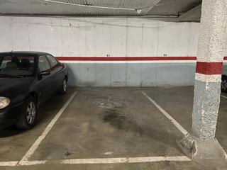 Aparcament cotxe a Plaza hermanos costaleros 2. Plaza de garaje grande y cómoda en pescadería.