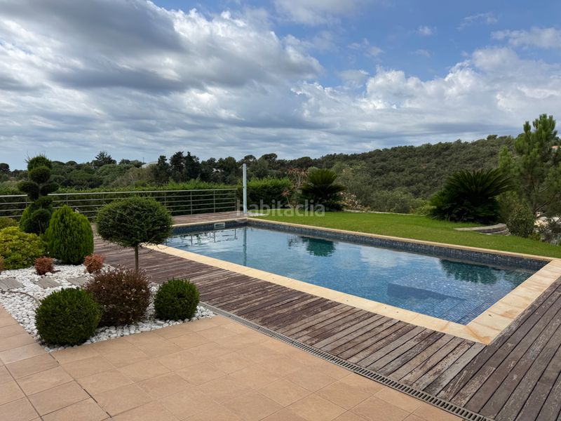 Foto 1505a97c-2cca-49df-8aec-8a88b020a758. Casa amb xemeneia calefacció aparcament piscina a Lloret de Mar