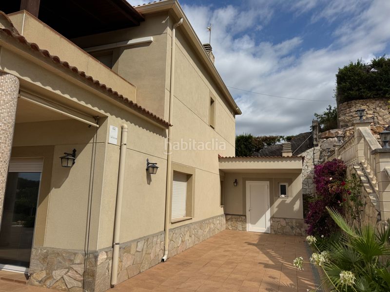 Foto c887c889-de62-4e7a-9c19-979d4e45b731. Casa amb xemeneia calefacció aparcament piscina a Lloret de Mar
