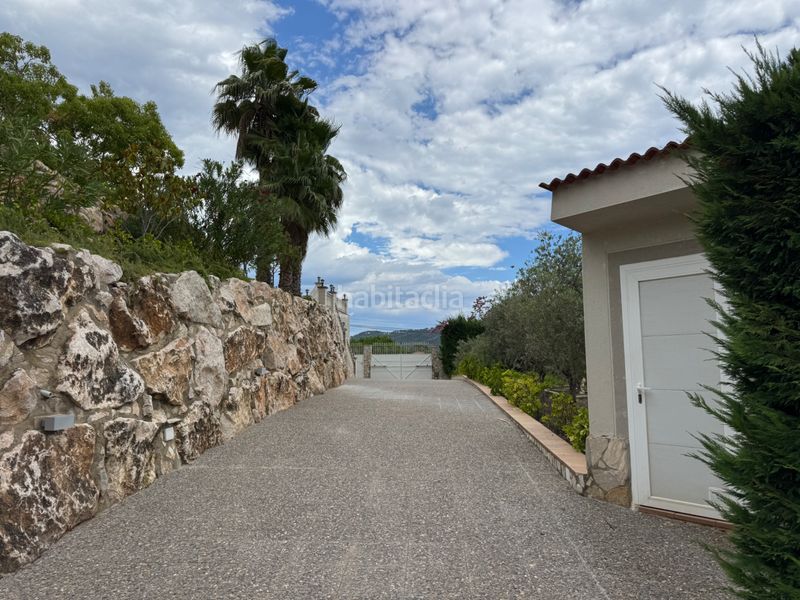Foto f4c0d85f-96b6-4b29-bc32-8aa411d67bef. Casa amb xemeneia calefacció aparcament piscina a Lloret de Mar