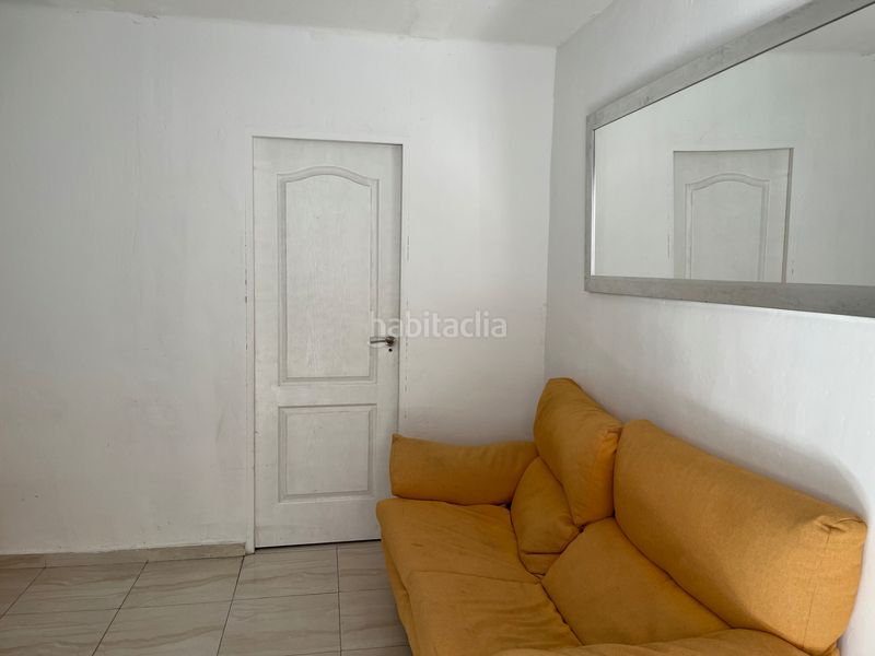 Foto 2c338fb4-b818-424b-b033-7b6a36508850. Casa aparellada a Ponent Reus