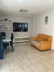 Casa aparellada  Carrer de l'almirall requesens. Casa a la venta en reus