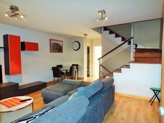 Semi detached house en Calle adoracion 31. Se vende este espacioso y amplio chalet adosado