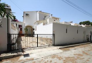 Xalet en Pinar de Advocat-Cometa. Gran casa para modernizar en moraira, costa blanca