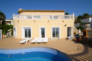 Xalet en Cumbre del Sol. Villa con piscina y vistas al mar en benitachell cumbre del sol,