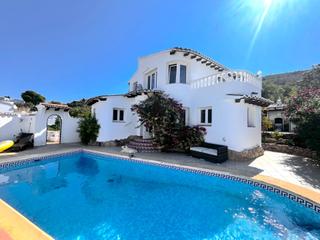 Chalet à Paichi. Villa con piscina privada en moraira, costa blanca