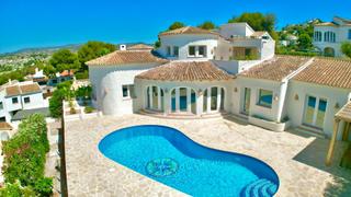 Xalet en Paichi. Villa reformada con vistas al mar y piscina en moraira, costa bl