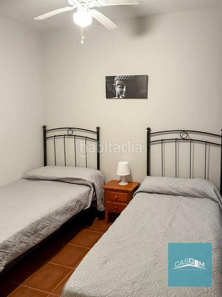 Foto 3b41bfba-ce90-4f35-aef4-5bb84f074d76. Rent semi detached house with fireplace parking pool in Islantilla