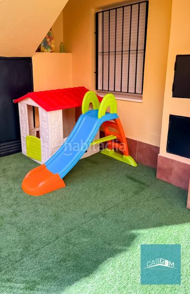 Foto be389b86-5f3a-4b1c-b32f-7e7ba585a7c3. Rent semi detached house with fireplace parking pool in Islantilla
