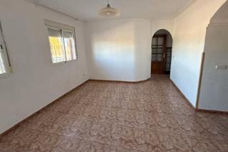 Maison à Corrales. Excelente casa de planta baja y terraza transitable en zona tran