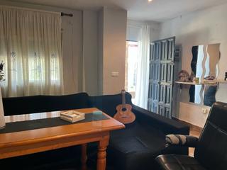 Casa a Gibraleón. Amplia vivienda con terreno, terraza y piscina privada en gibral