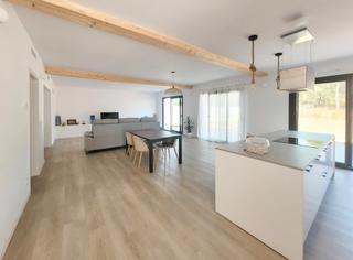 Maison à Dehesa - Monacilla. Espectacular y moderna casa a estrenar en zona tranquila con amp