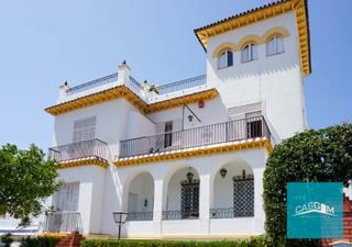Xalet a El Conquero. Espectacular chalet en el conquero de 900 m2, 3 plantas y gran t