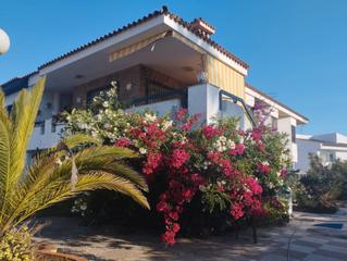 Xalet  Avenida del océano. Magnífico chalet con vistas al mar, 4 habitaciones y 2 baños en