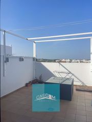 Reihenhaus en Palos de la Frontera. Oportunidad de d�plex de 3 dormitorios, 2 ba�os y terraza con tr