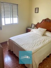 Appartement  Avenida de cristóbal colón. Magnífico piso de 4 dormitorios, exterior y con ascensor en aven